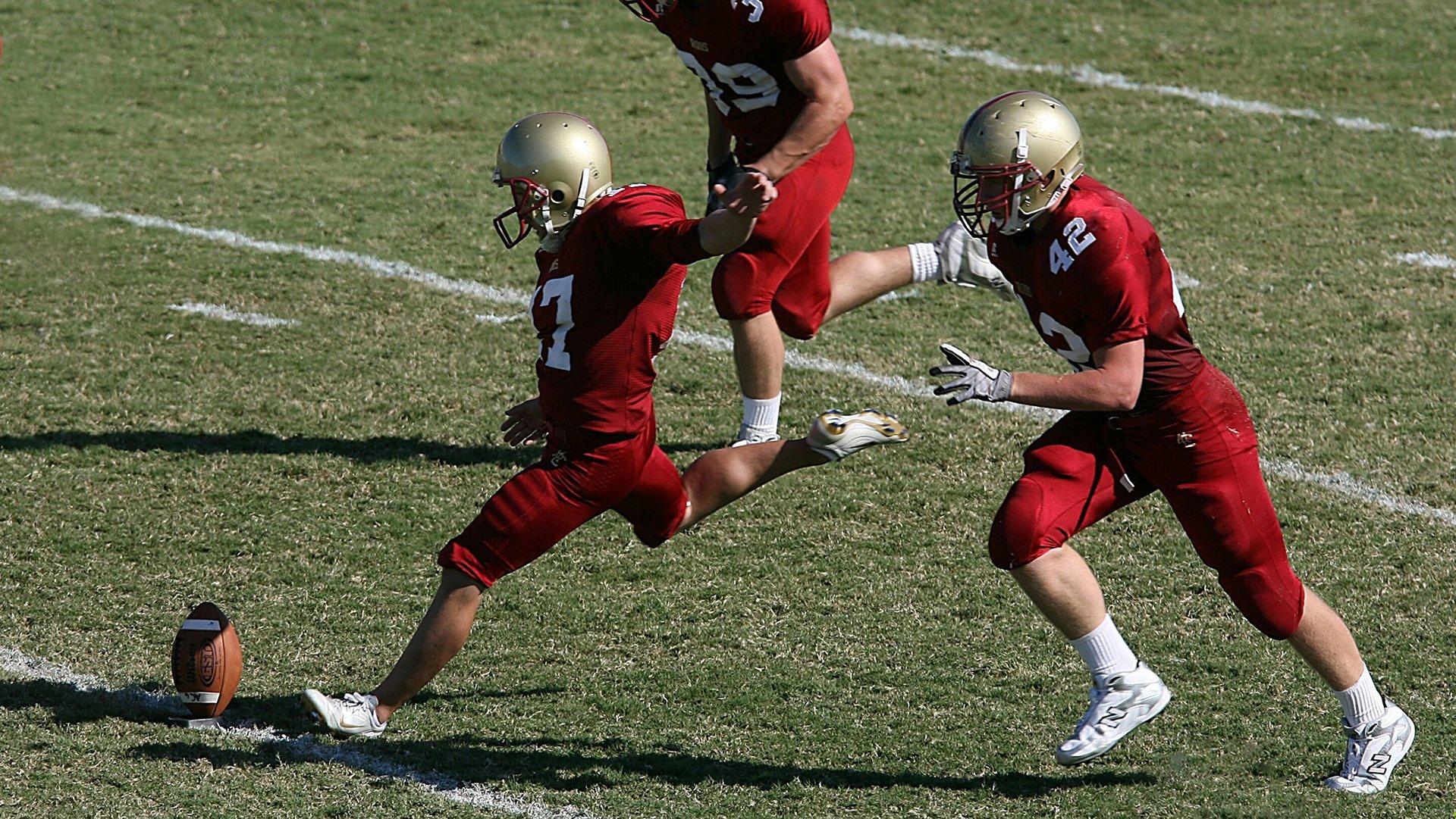 英超争冠白热化，曼城、阿森纳、利物浦上演三强鼎立